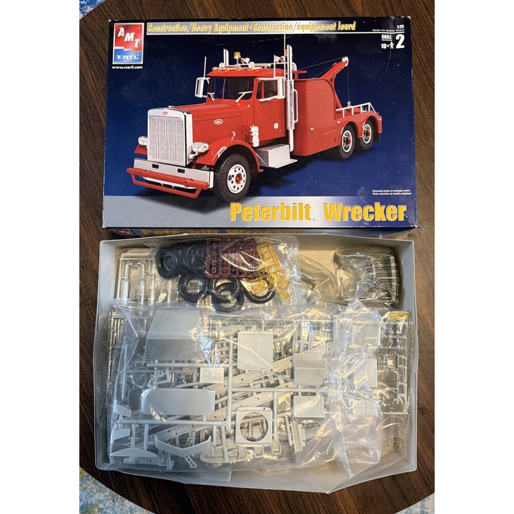 AMT/ERTL Peterbilt Wrecker Model 1:25 New Open Box